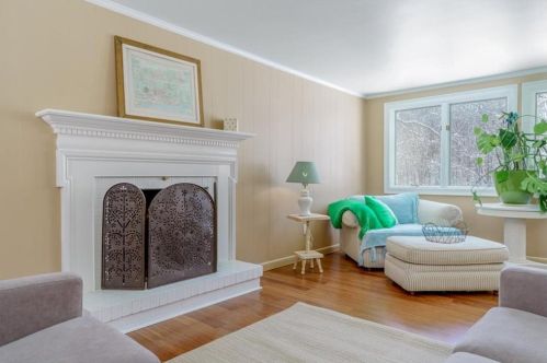 5 Twin Pond Rd, Warwick, RI 02818-2423