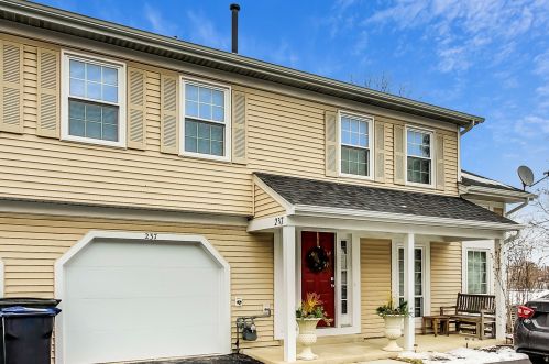 237 Teak Ln, Streamwood, IL 60107-2261