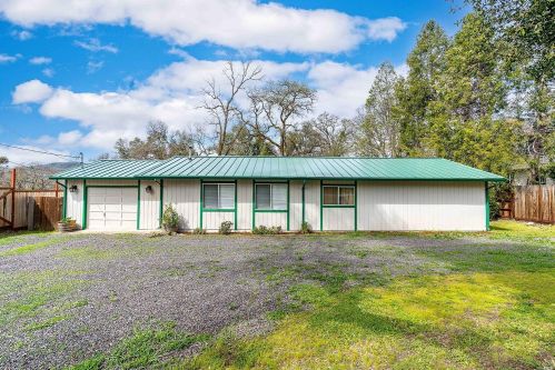 8660 Uva Dr, Redwood Valley, CA 95470-6225