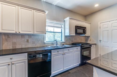 3827 Birkdale Dr, Fort Worth TX  76116-5895 exterior