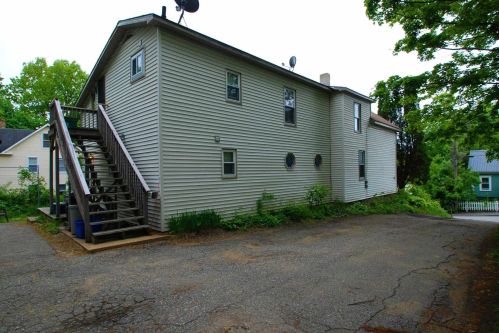 43 Avery St, Laconia, NH 03246-3520