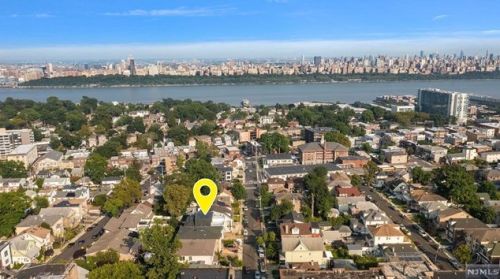 241 Park Ave, Cliffside Park, NJ 07010-1426