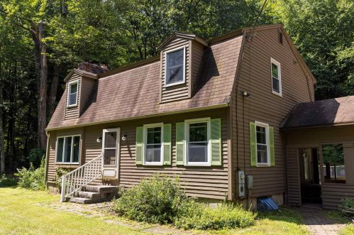 116 Deerhaven Rd, Weare, NH 03281-5511