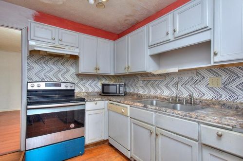 2570 Bradford Sq, Atlanta GA  30345-1366 exterior
