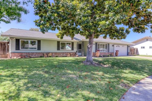 8774 Gemstone Ct, Elk Grove, CA 95624-2214