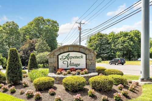 137 Running Brk, Huntington CT  06484-2858 exterior