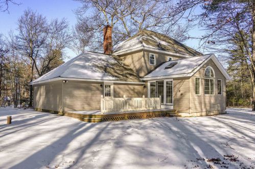 1 Cherokee Ct, Londonderry NH  03053-2635 exterior