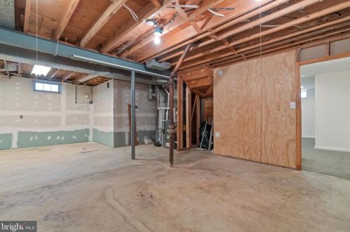 1609 Billman Ln, Silver Spring MD 20902-1421 exterior