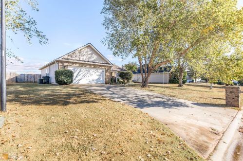 84 Falkirk Dr, Warner Robins, GA 31088-1227