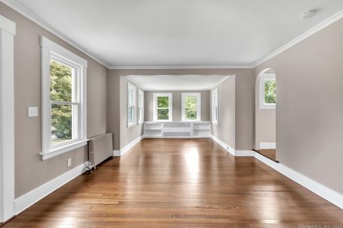 198 Meadow St, Huntington CT  06484-2265 exterior