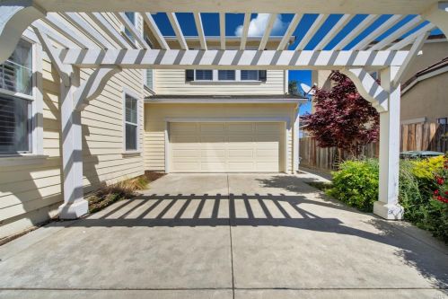 648 Purple Martin Dr, Vacaville, CA 95687-7762