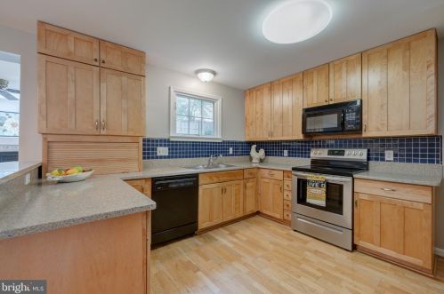 7136 Game Lord Dr, Springfield VA  22153-1318 exterior