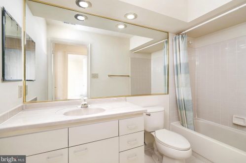 514 Eagles Chase Dr, Trenton NJ  08648-2539 exterior