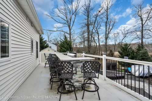 284 Friendship Rd, Wall Township NJ  07731-1970 exterior