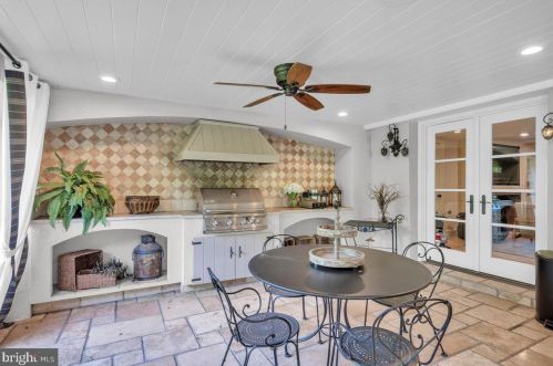 145 Winding Way, Tavistock NJ 08033-3642 exterior