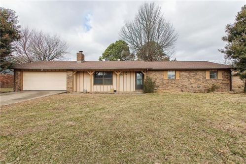 2004 Cardinal Dr, Springdale, AR 72764-5728