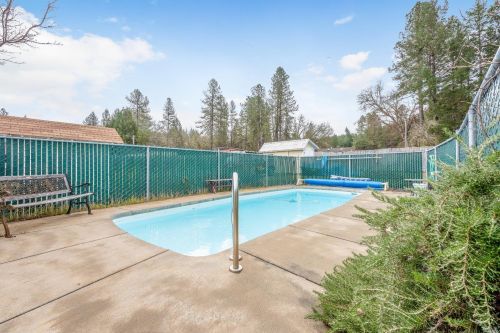 1481 Hill Rd, Willits, CA 95490-9723