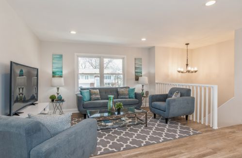633 Arnold Ave, Streamwood, IL 60107-3079