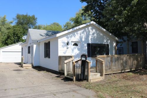 517 Victor St, Sycamore, IL 60178-2407