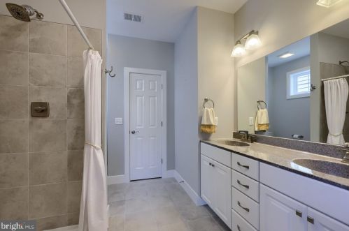 412 Constitution Dr, Ephrata PA  17522 exterior