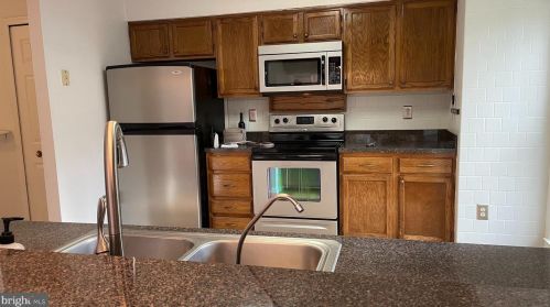 11956 Holly View Dr, Woodbridge VA  22192-1040 exterior