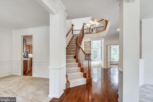 7112 Ayers Meadow Ln, Springfield VA  22150-4915 exterior