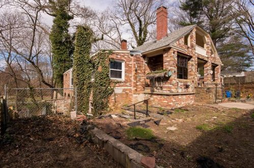 2 Indian Rd, Providence, RI 02905-4008