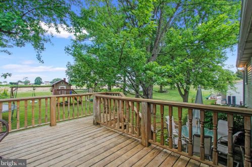 1464 Whispering Spg Dr, York PA 17408-8209 exterior