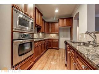 1095 Davis Cir, Atlanta GA  30318-7535 exterior