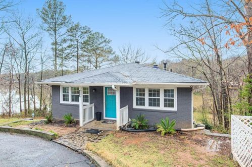 228 Lakeshore Dr, Stockbridge, GA 30281-1749