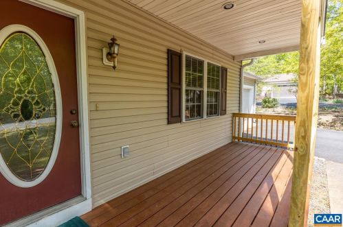 4 Austin Dr, Bybee, VA 22963-2736