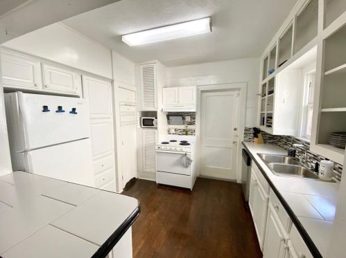 3324 University Dr, Fort Worth TX  76109-3053 exterior