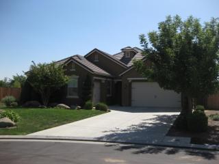 3596 Trenton Ln, Clovis, CA 93619-5048