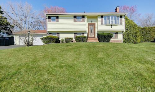 6 Whitewood Pl, Old Bridge, NJ 08857-2422