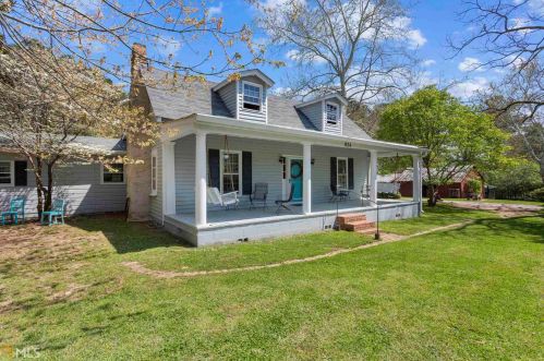 824 Garner Rd, Lilburn, GA 30047-5327