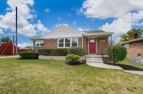 1807 Maiden Ln, Springfield, OH 45504-2910