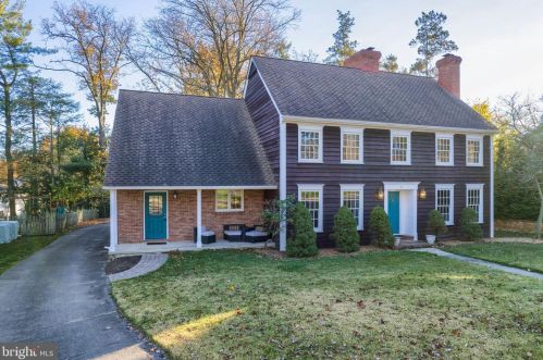 24 Colonial Ridge Dr, Tavistock, NJ 08033-3422