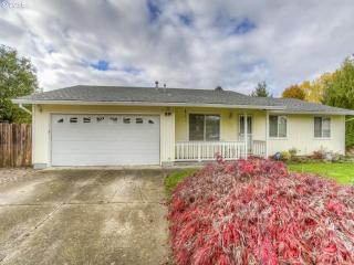 695 2nd Ct, Cornelius, OR 97113-7117