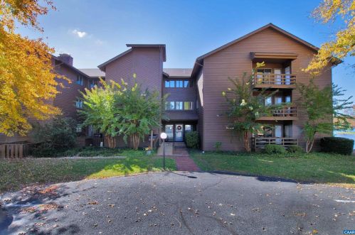4 Marina Pt, Bybee, VA 22963