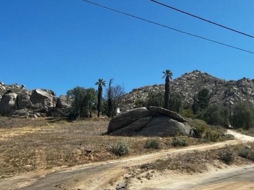 2270 Mt Vernon Ave, Riverside CA  92507-4624 exterior