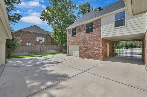 9010 Willow Spg Ln, Conroe TX  77302-3496 exterior