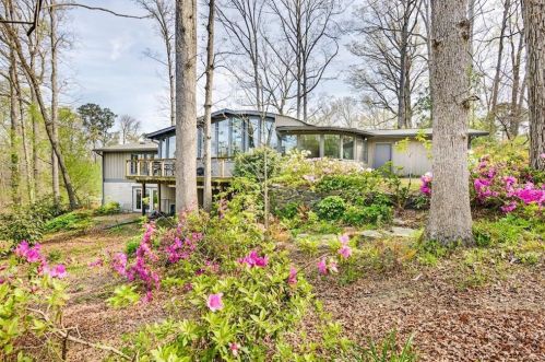 2443 Echo Dr, Atlanta GA  30345-3526 exterior