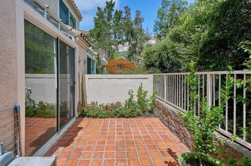 1885 Caminito De La Montana, Glendale CA  91208-3044 exterior