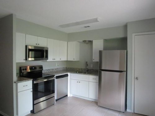 1458 Shorehaven Dr, Garland TX  75040-5932 exterior