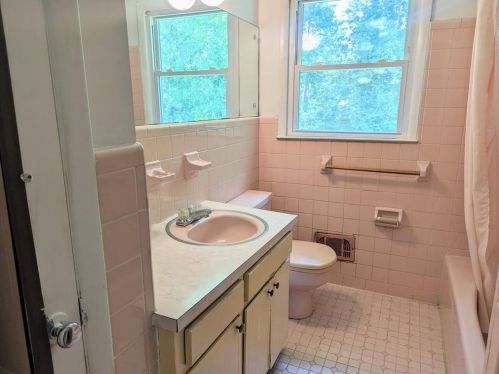 352 Harris Manor Dr, Atlanta GA  30311-2117 exterior