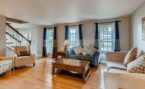 1685 Estate Cir, Naperville, IL 60565-6795