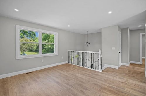 8 Clay St, Hopkinton RI  02804-1602 exterior