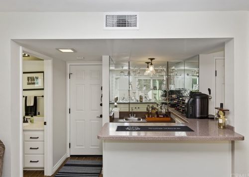 6718 Rycroft Dr, Riverside CA  92506-5315 exterior