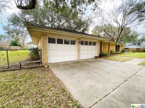 105 Dundee St, Victoria, TX 77904-2821