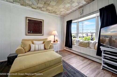 197 Hudson Ave, Tinton Falls NJ 07701-2140 exterior